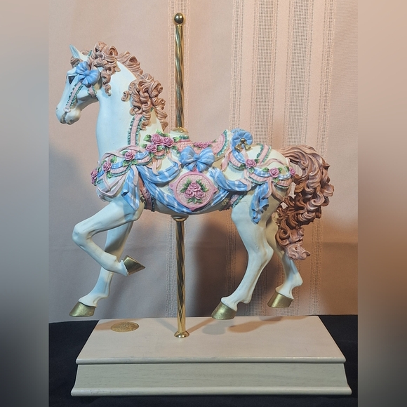 THE SAN FRANCISCO MUSIC COMPANY Elegant Carousel Horse Figurine - Picture 2 of 12